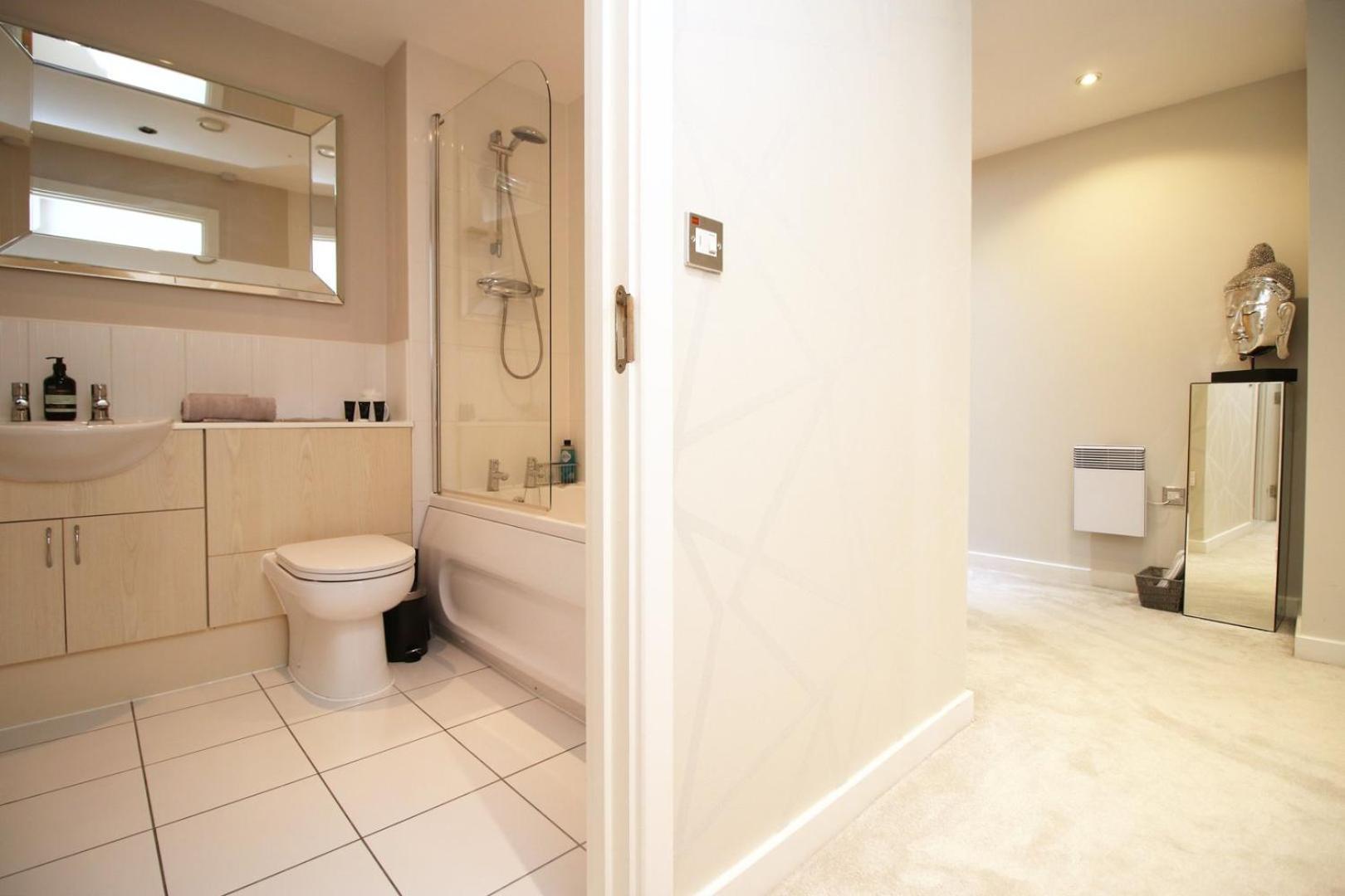 Perfect Getaway In Cardiff Marina Apartment Exterior photo