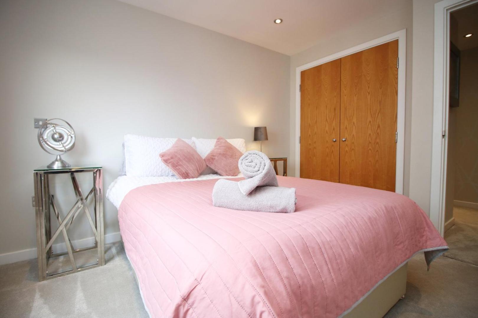 Perfect Getaway In Cardiff Marina Apartment Exterior photo