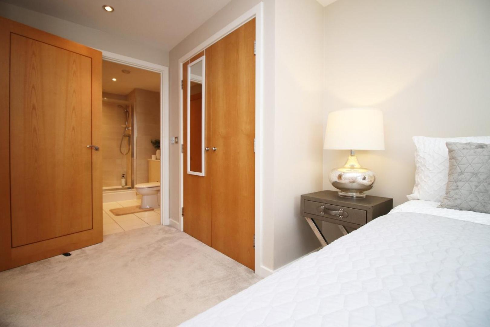 Perfect Getaway In Cardiff Marina Apartment Exterior photo