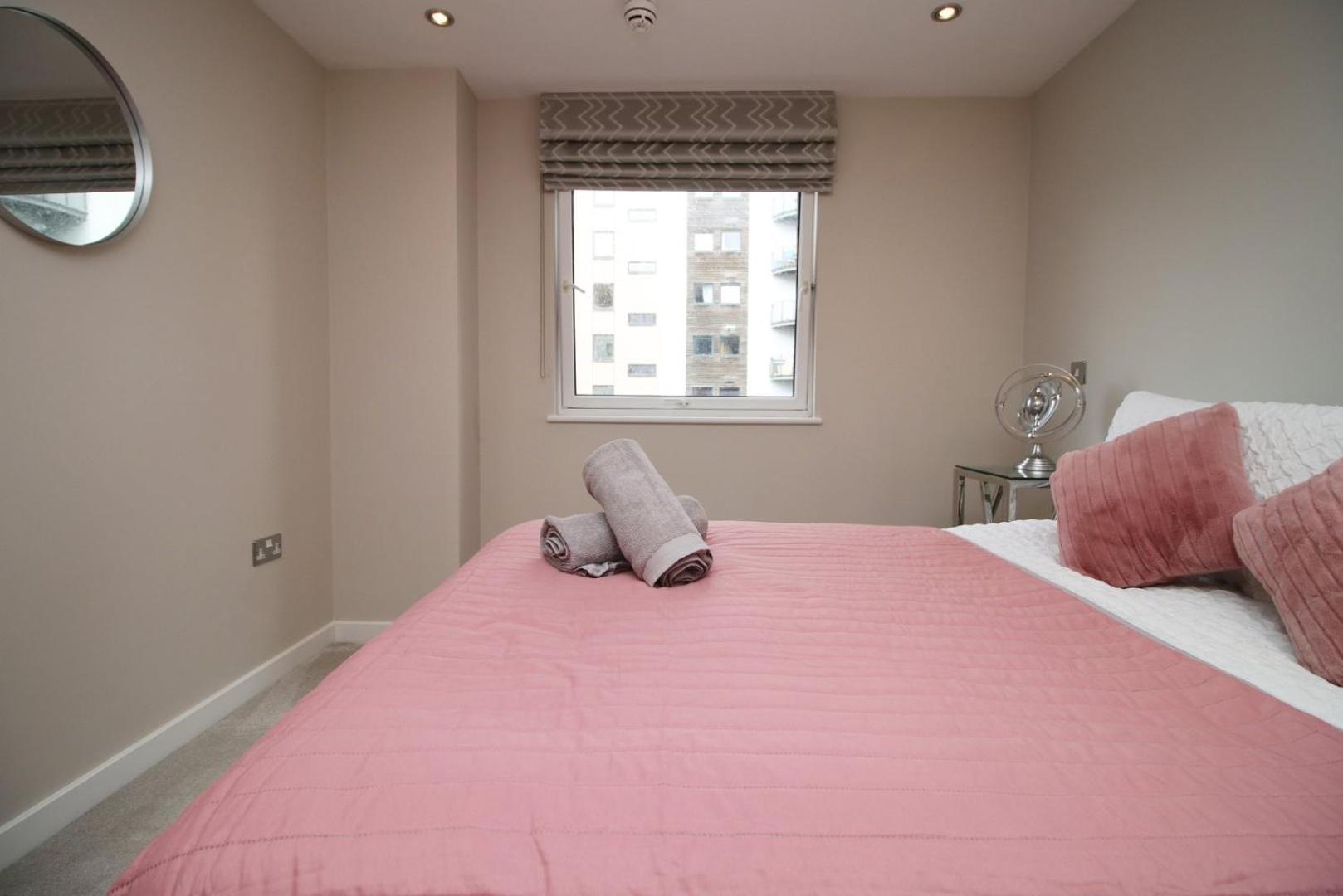 Perfect Getaway In Cardiff Marina Apartment Exterior photo