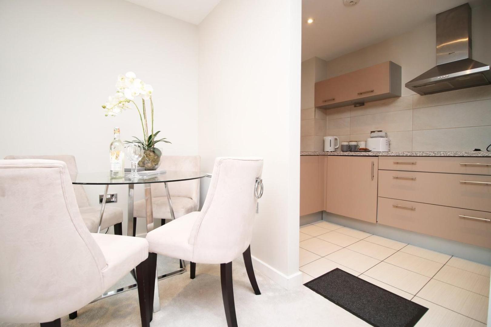 Perfect Getaway In Cardiff Marina Apartment Exterior photo